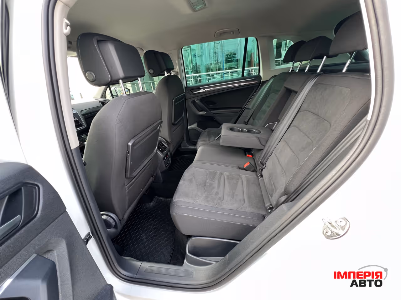 Volkswagen Tiguan - фото 8