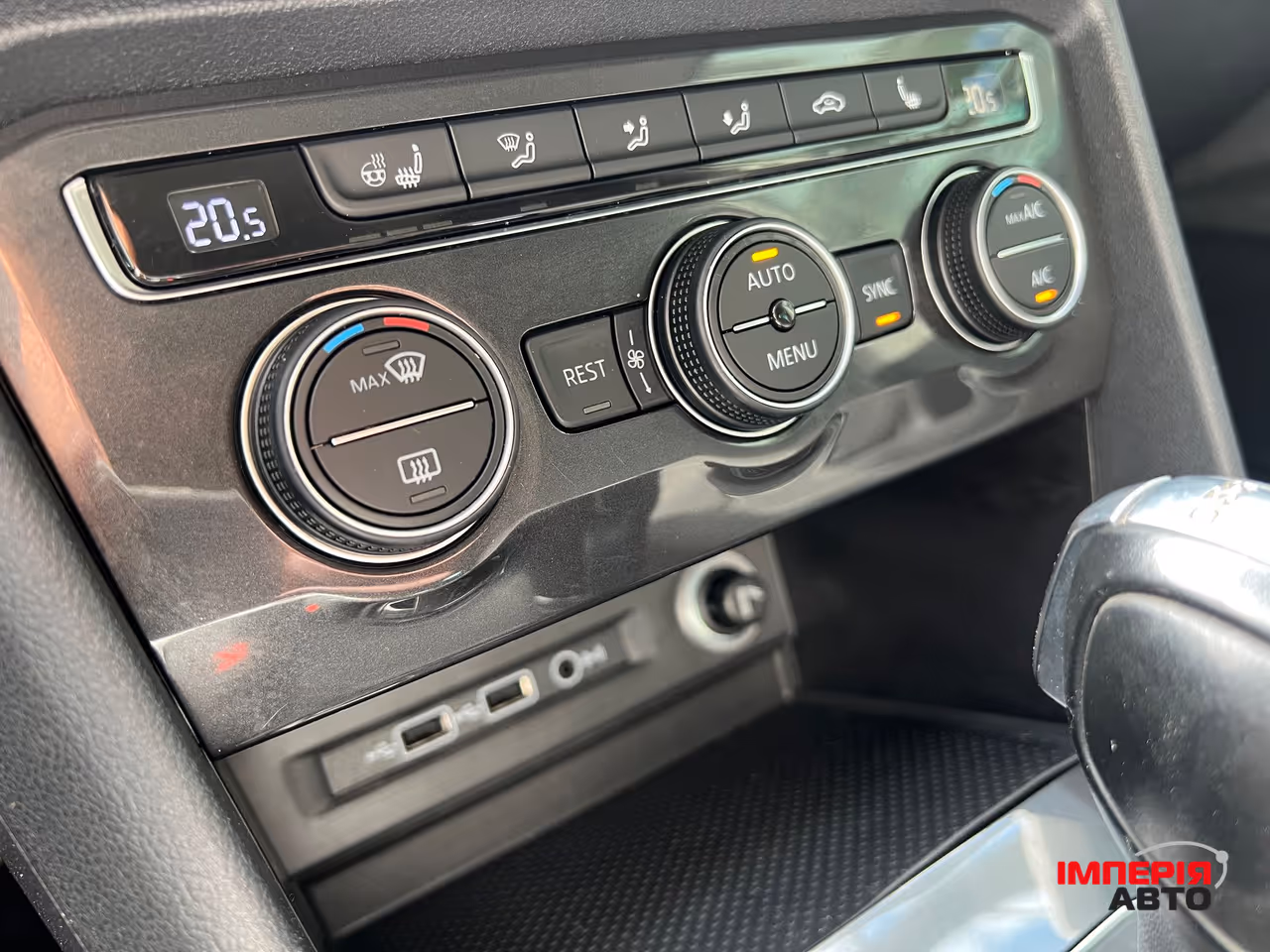 Volkswagen Tiguan - фото 21