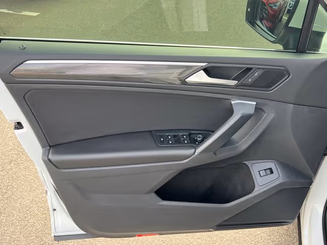 Volkswagen Tiguan - фото 4