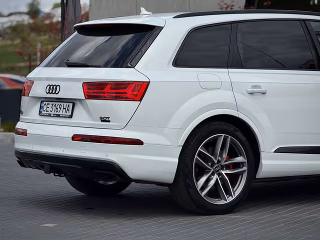 Audi Q7 - фото 5