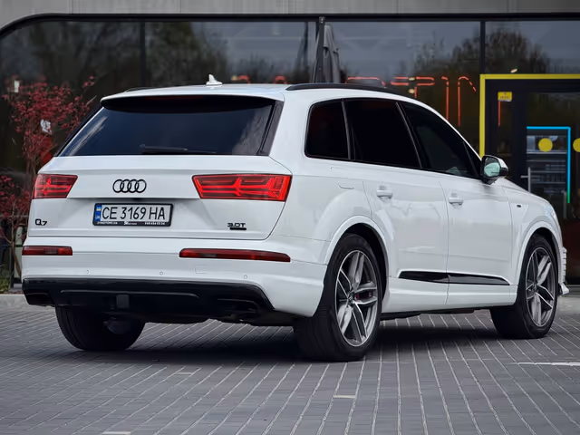 Audi Q7 - фото 4