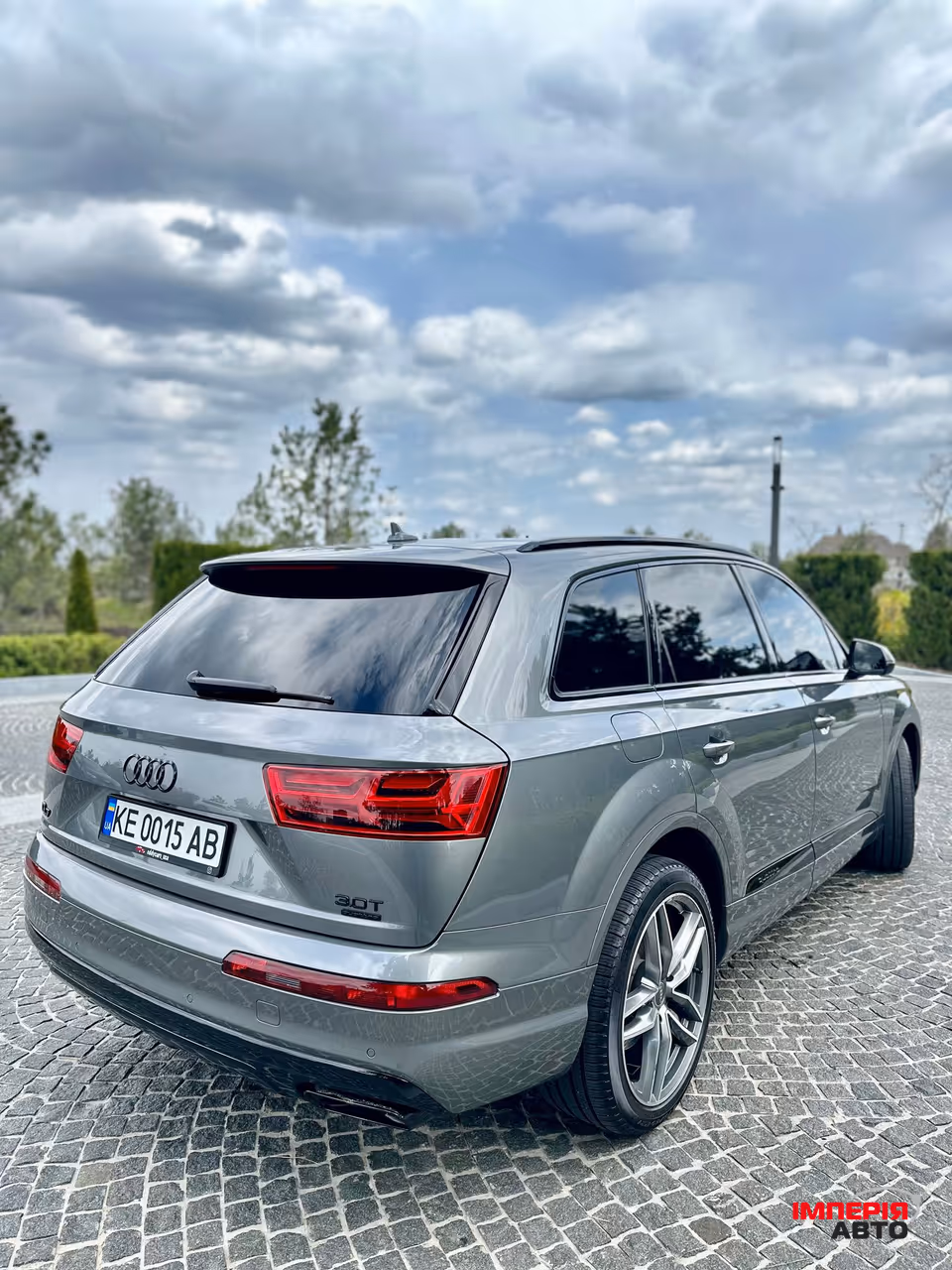 Audi Q7 - фото 8