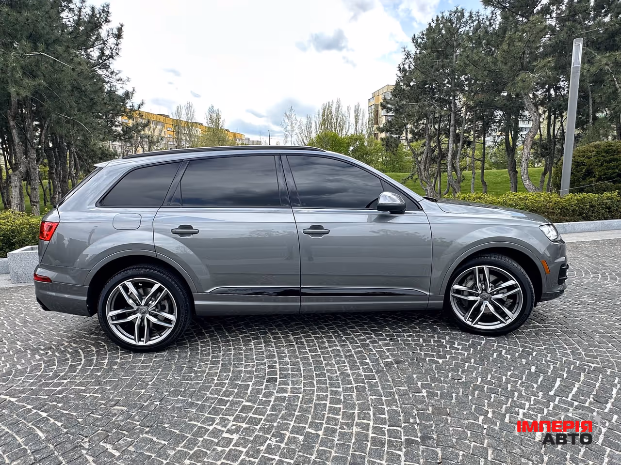 Audi Q7 - фото 21