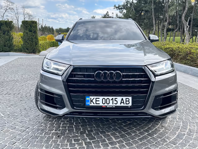 Audi Q7 - фото 2
