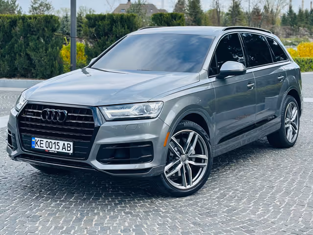 Audi Q7 - фото 1