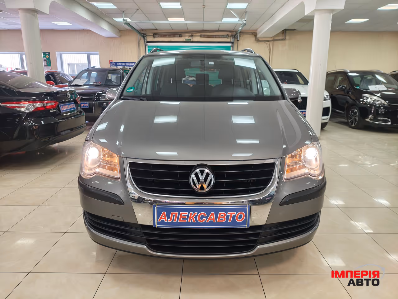 Volkswagen Touran - фото 4