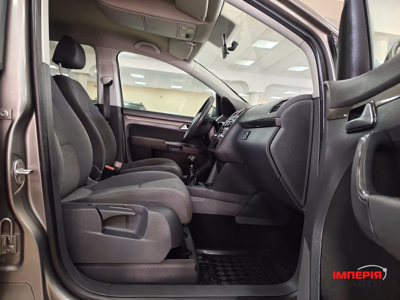 Volkswagen Touran - фото 5