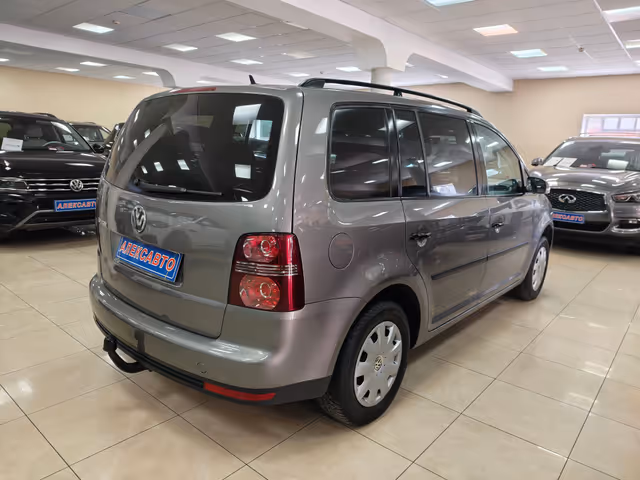 Volkswagen Touran - фото 2