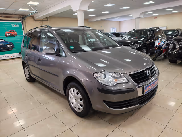 Volkswagen Touran - фото 3