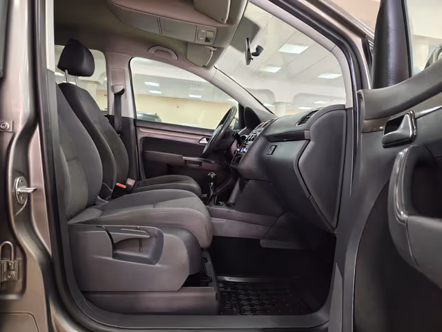 Volkswagen Touran - фото 5