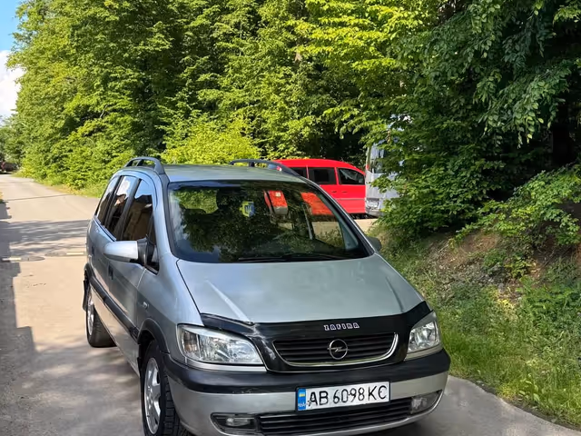 Opel Zafira - фото 1