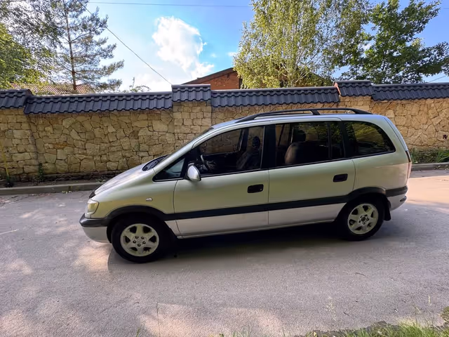 Opel Zafira - фото 5