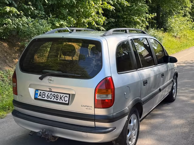 Opel Zafira - фото 4
