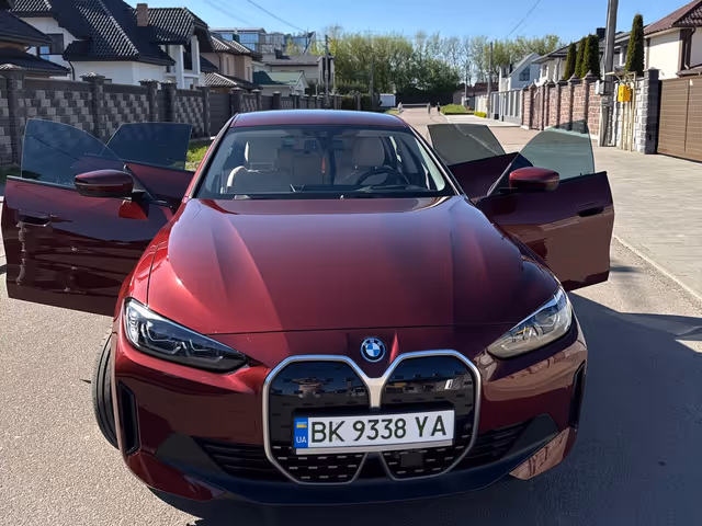 BMW i4 - фото 2