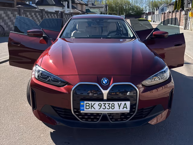 BMW i4 - фото 1