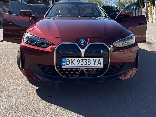 BMW i4 - фото 5