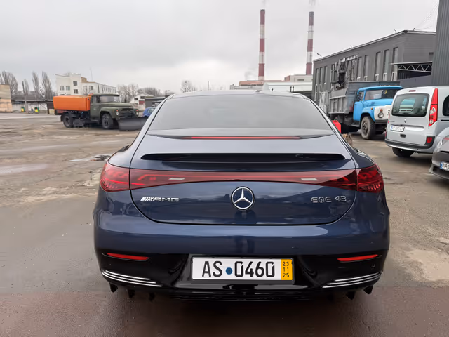 Mercedes-Benz EQE AMG - фото 3