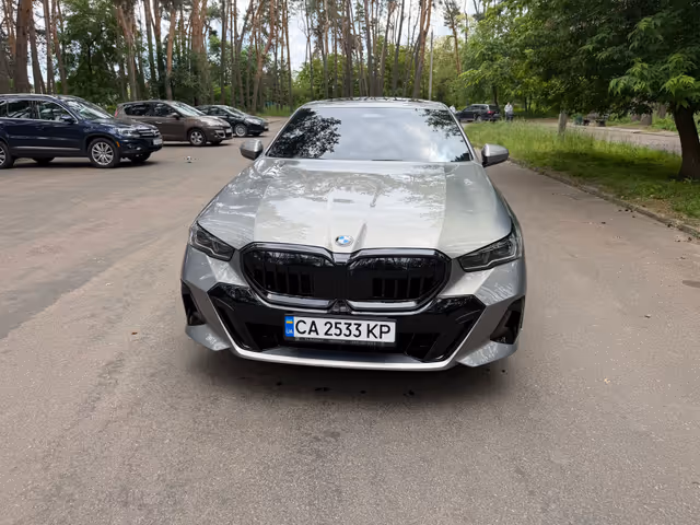 BMW 5 серії - фото 1