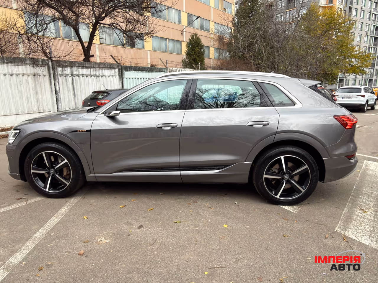 Audi e-tron - фото 12