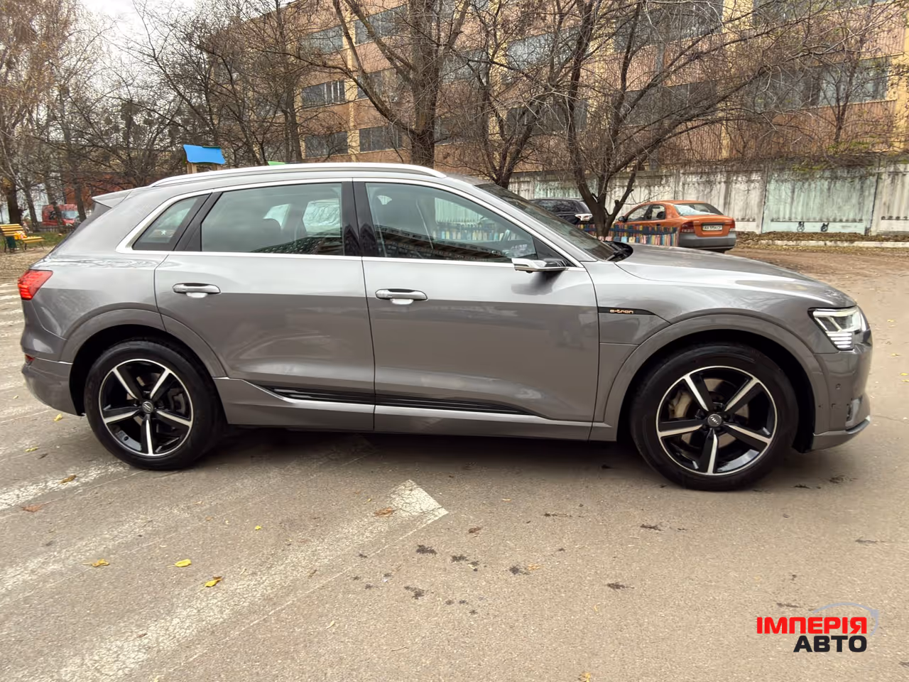 Audi e-tron - фото 5