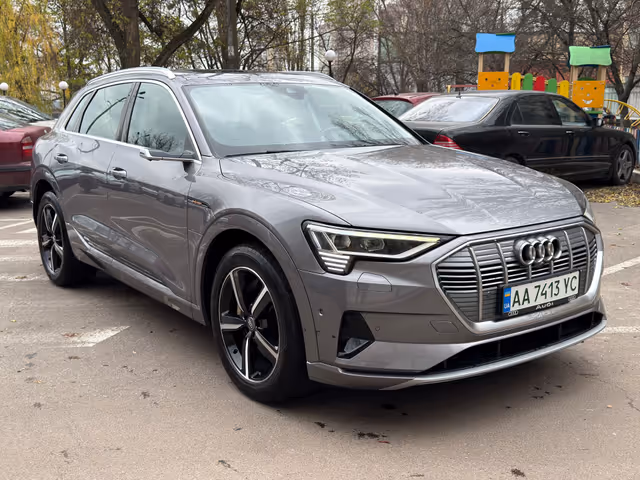 Audi e-tron - фото 4