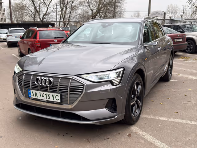 Audi e-tron - фото 3