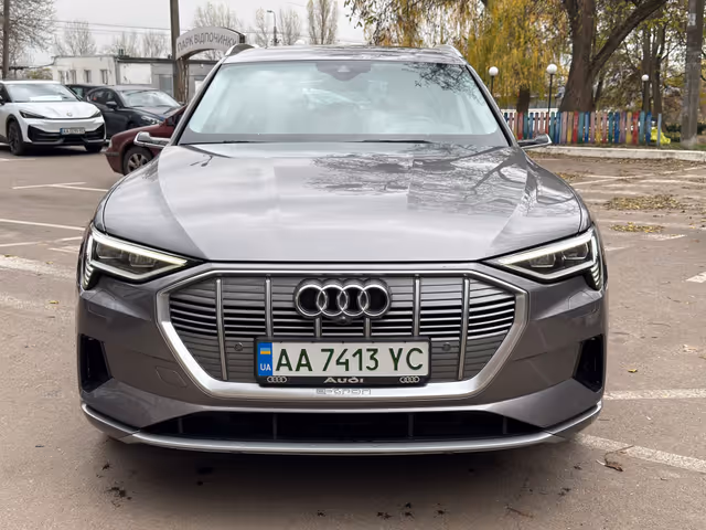 Audi e-tron - фото 2