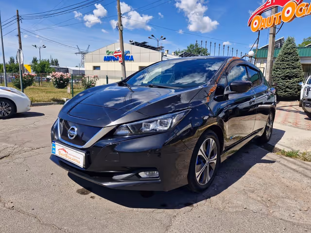 Nissan Leaf - фото 1