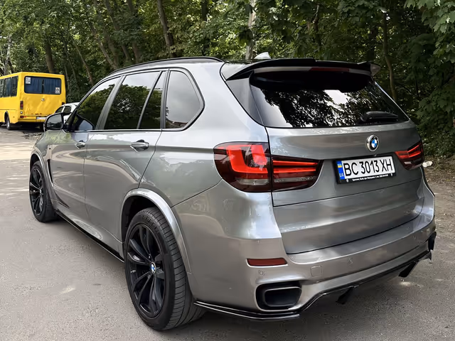 BMW X5 - фото 2