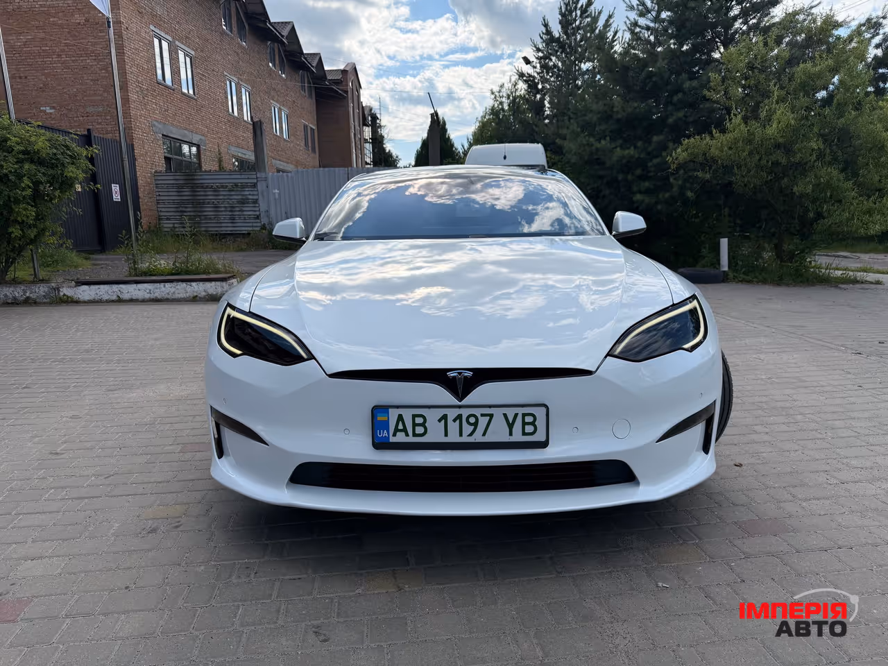 Tesla Model S - фото 1