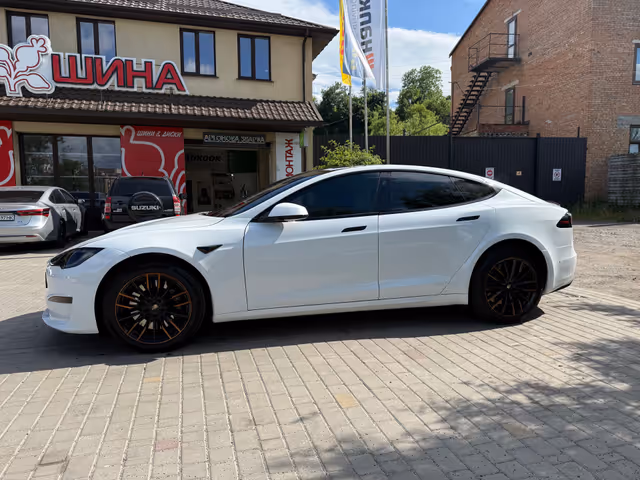 Tesla Model S - фото 5