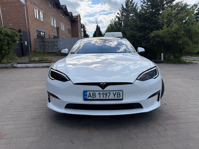 Tesla Model S - фото 1