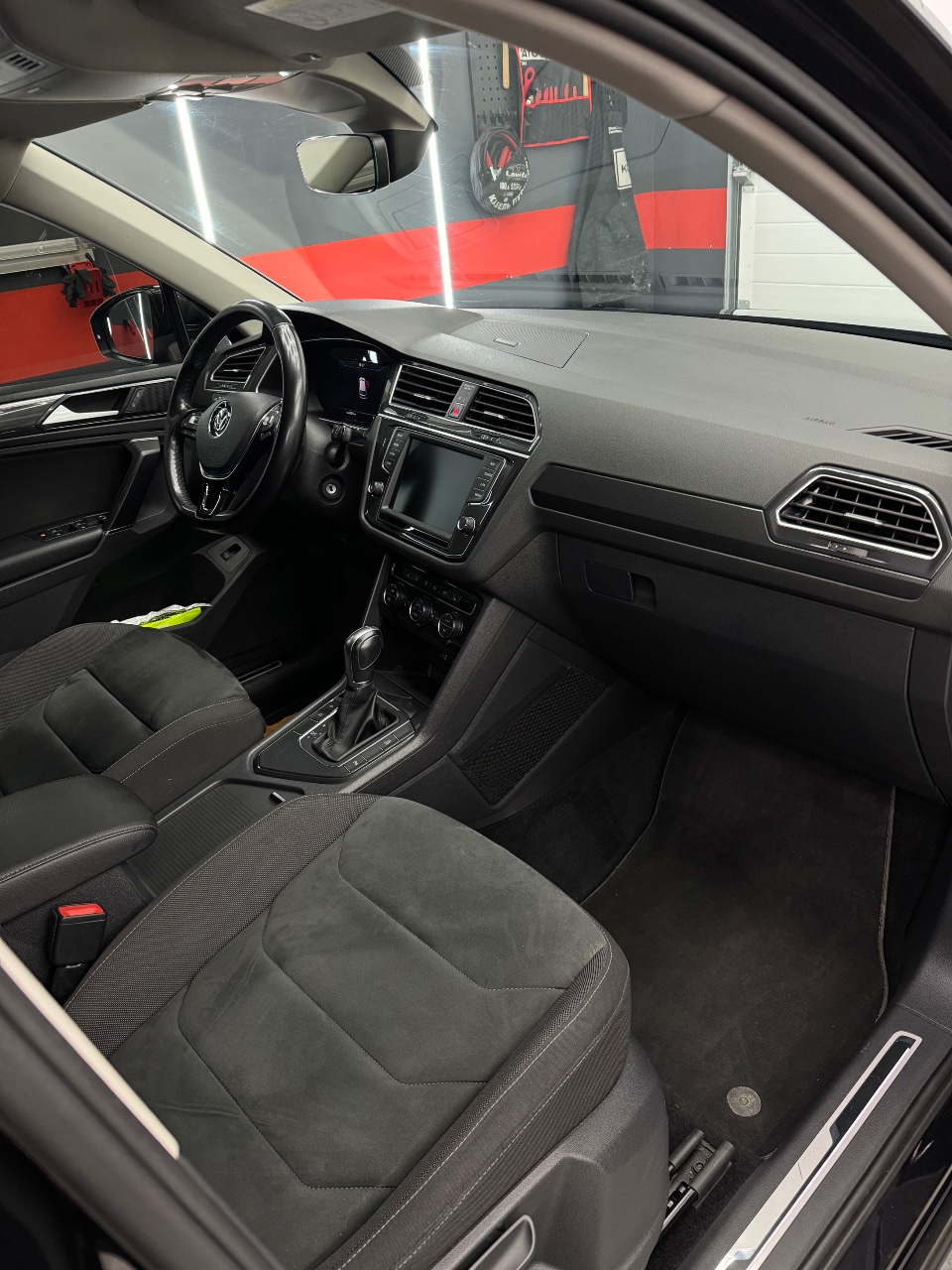 Volkswagen Tiguan - фото 7