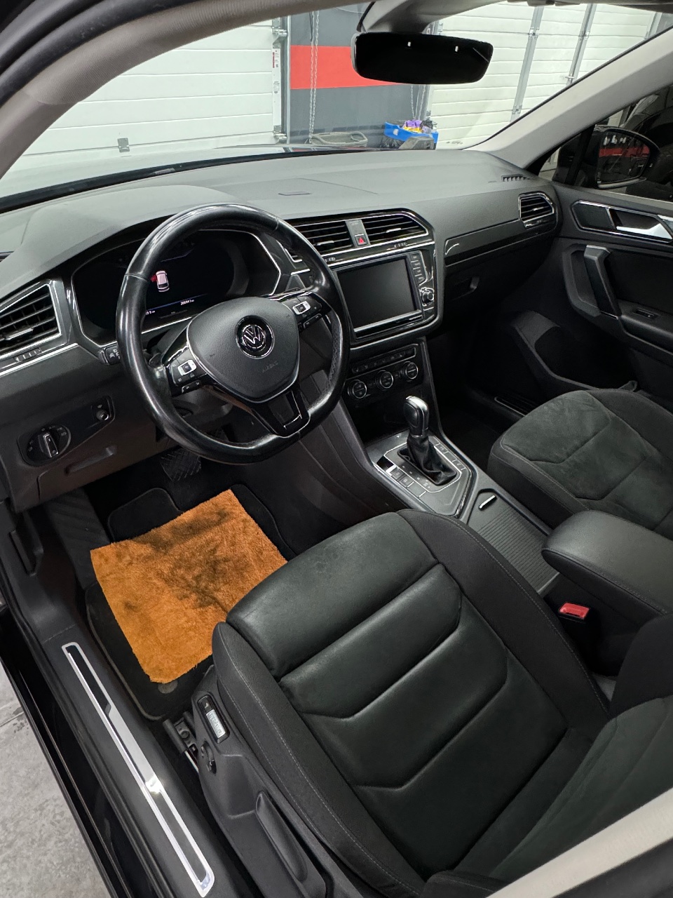 Volkswagen Tiguan - фото 5