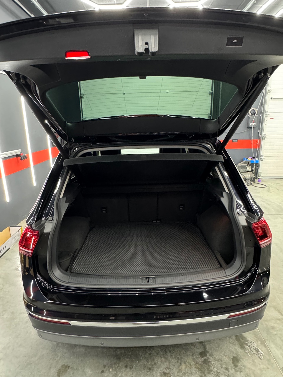 Volkswagen Tiguan - фото 9