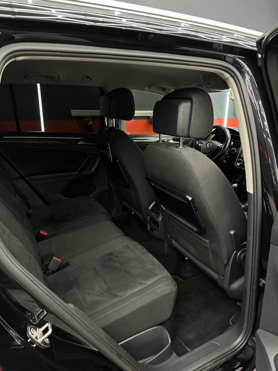 Volkswagen Tiguan - фото 8