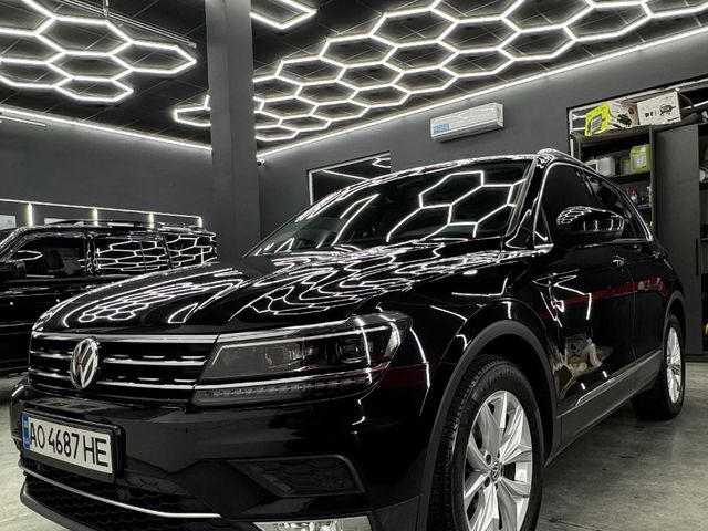 Volkswagen Tiguan - фото 1