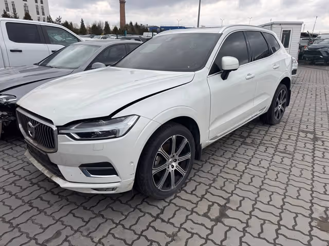 Volvo XC60 - фото 1