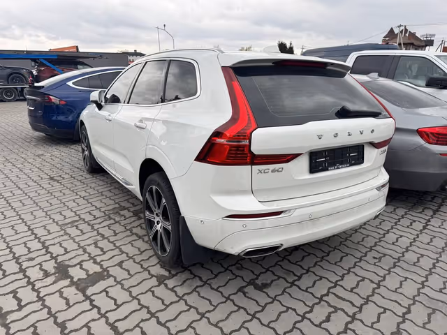 Volvo XC60 - фото 3