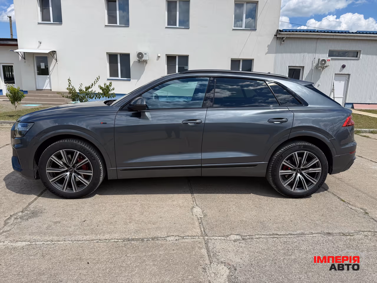 Audi Q8 - фото 1