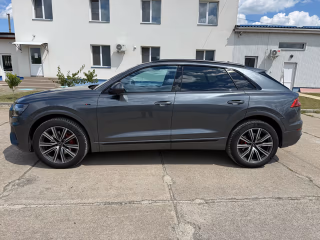 Audi Q8 - фото 1