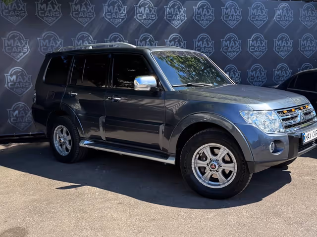 Mitsubishi Pajero - фото 1