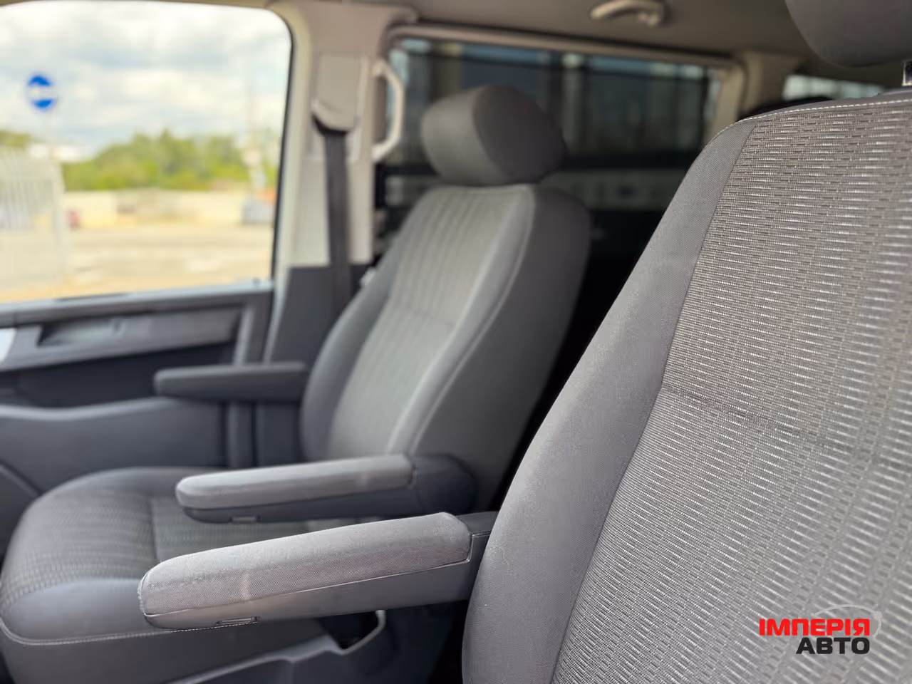 Volkswagen Caravelle - фото 12