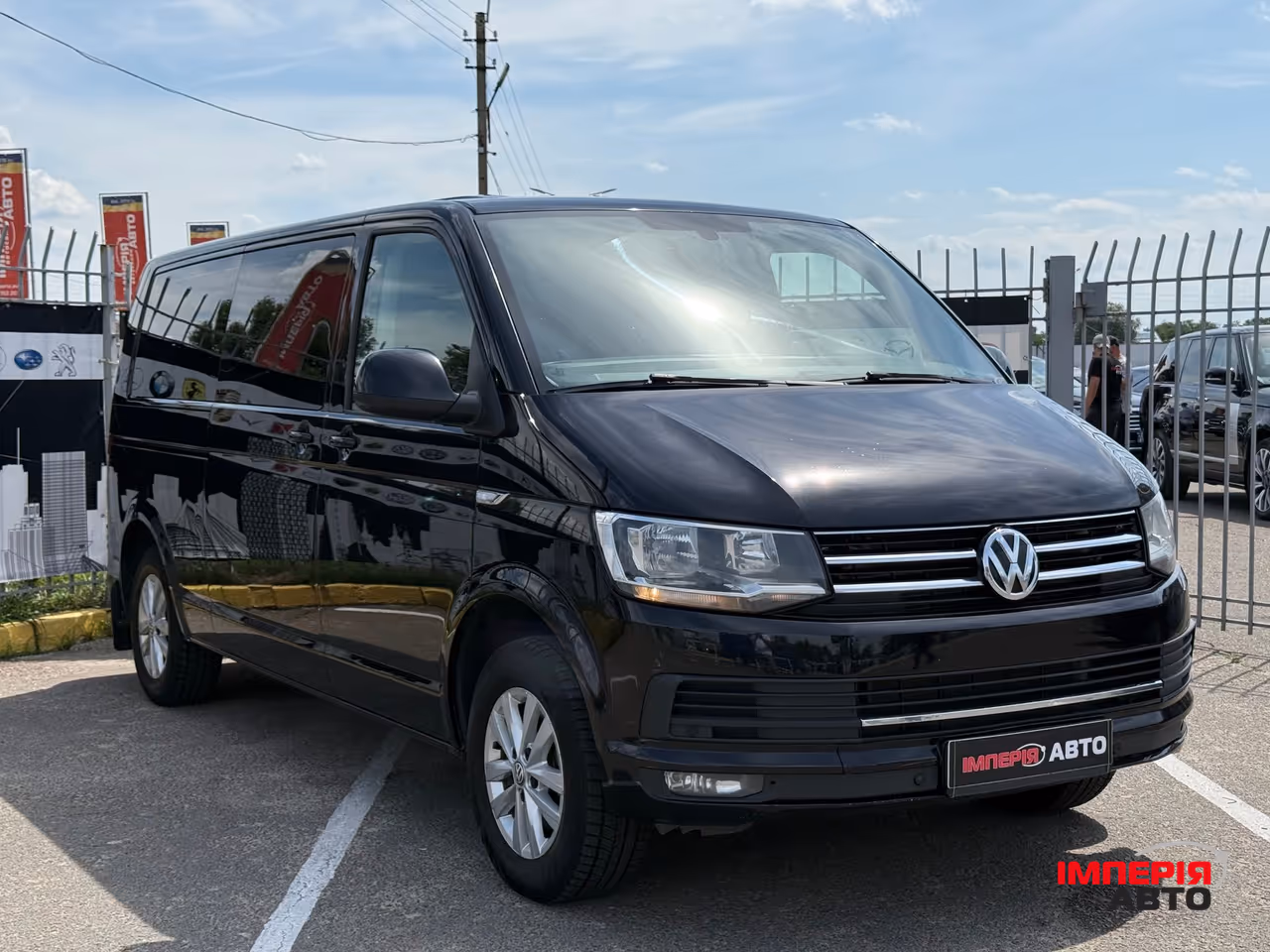 Volkswagen Caravelle - фото 3