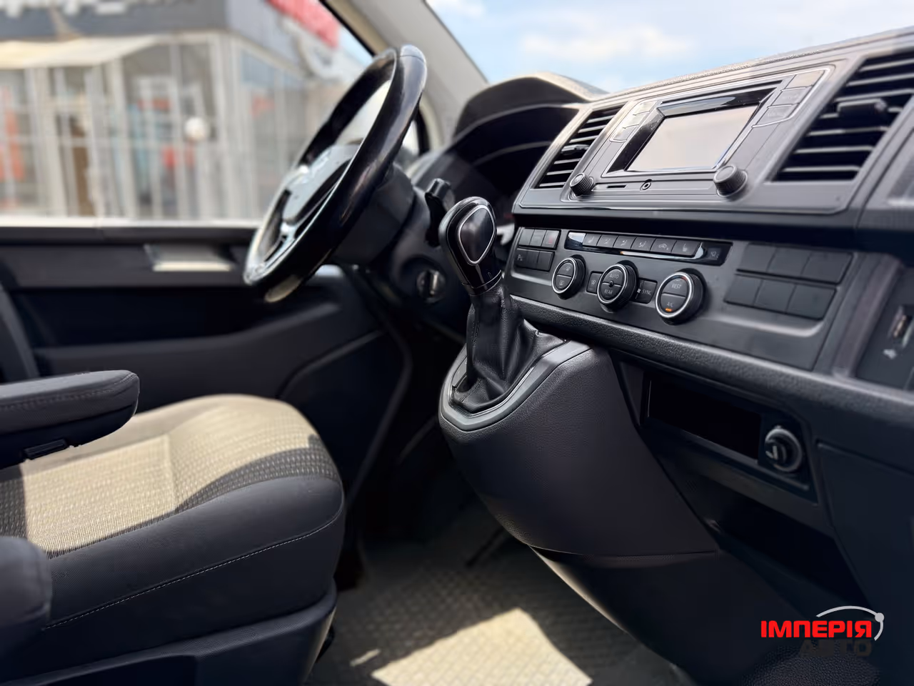 Volkswagen Caravelle - фото 9