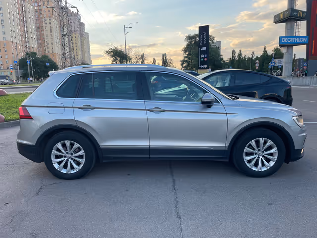 Volkswagen Tiguan - фото 5