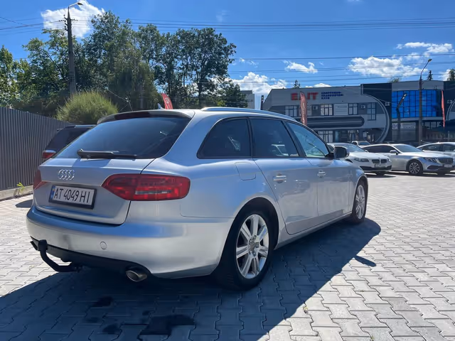 Audi A4 - фото 4