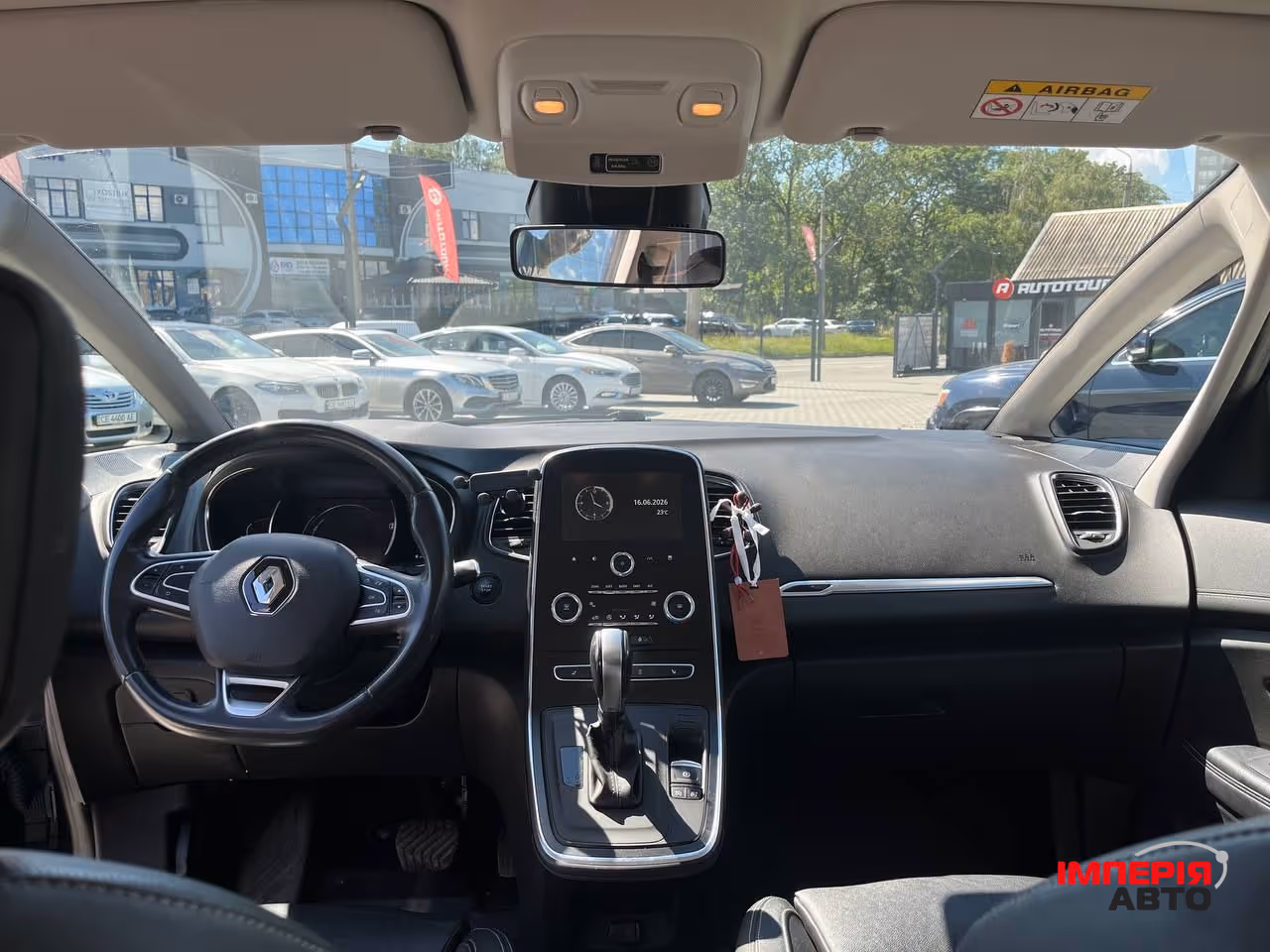 Renault Scenic - фото 9