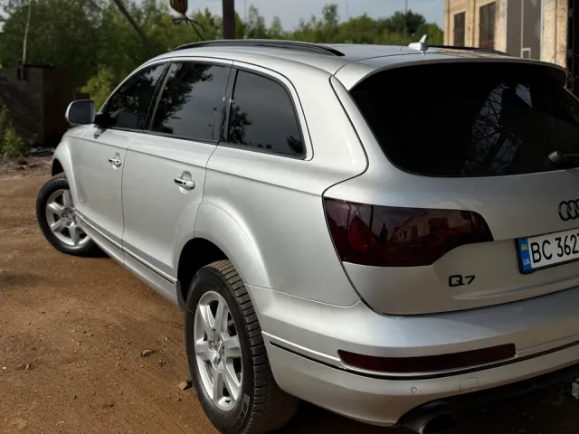 Audi Q7 - фото 4