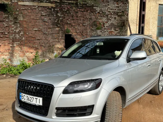 Audi Q7 - фото 1